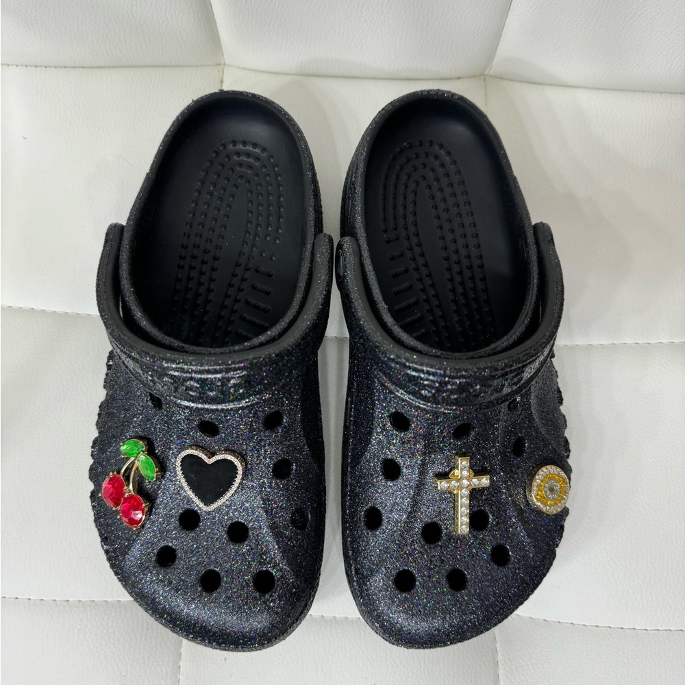 Women’s / Girls Black Glitter Baya Crocs
🍒🖤